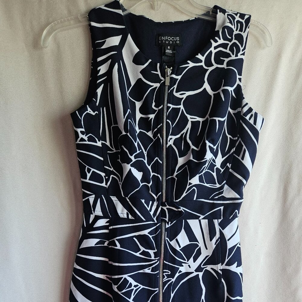 Enfocus Studio dress, size 6. Amazing zipper embellishment! Navy blue pattern.